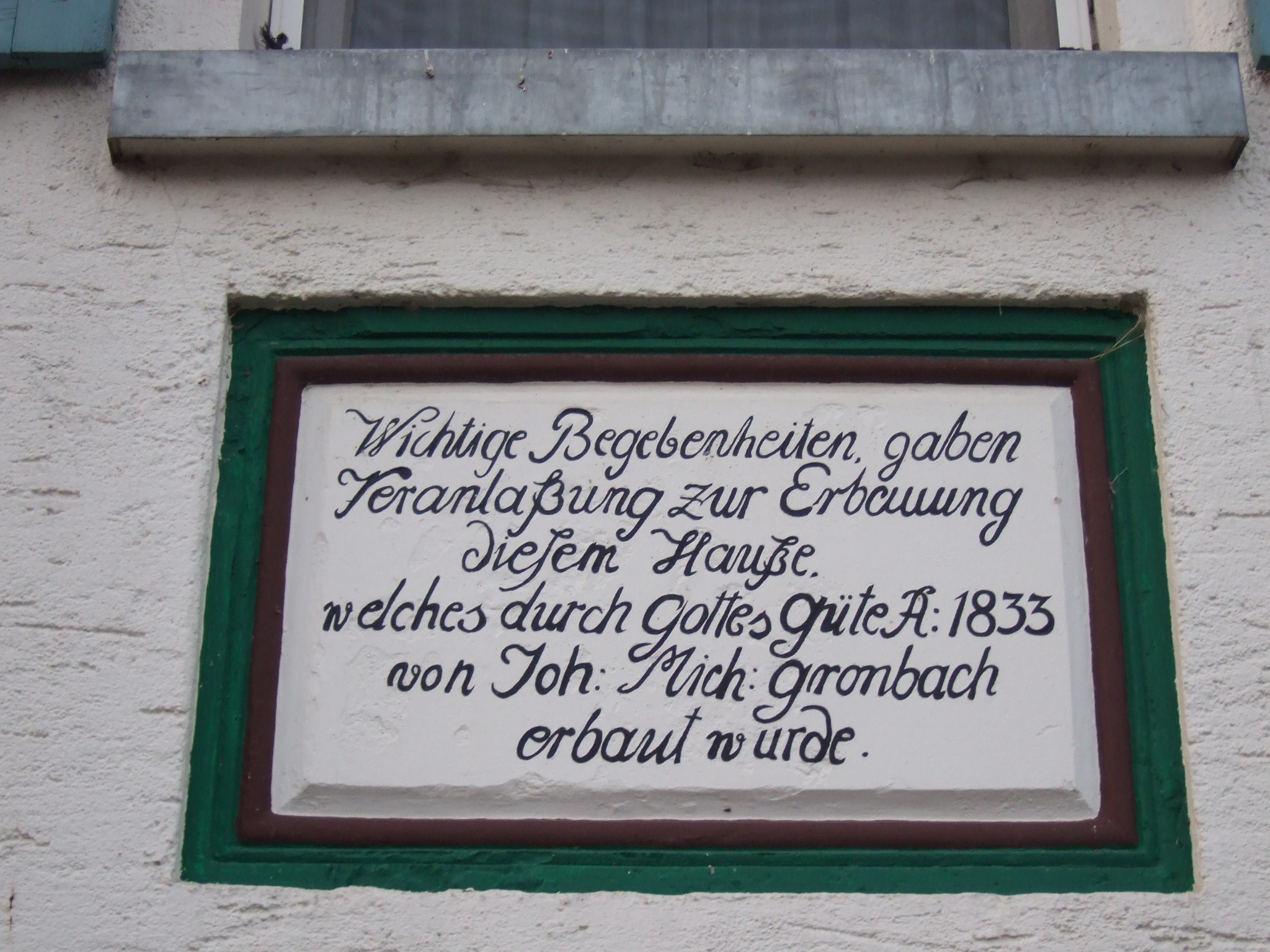 Historische Erinnerungstafel am Haus der Nachfahrenfamilie
